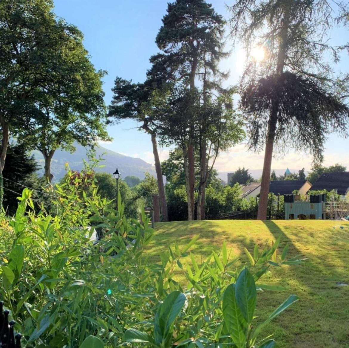 Beautiful 4-Bed Home, Hot Tub & Stunning Views - Abergavenny Exterior foto