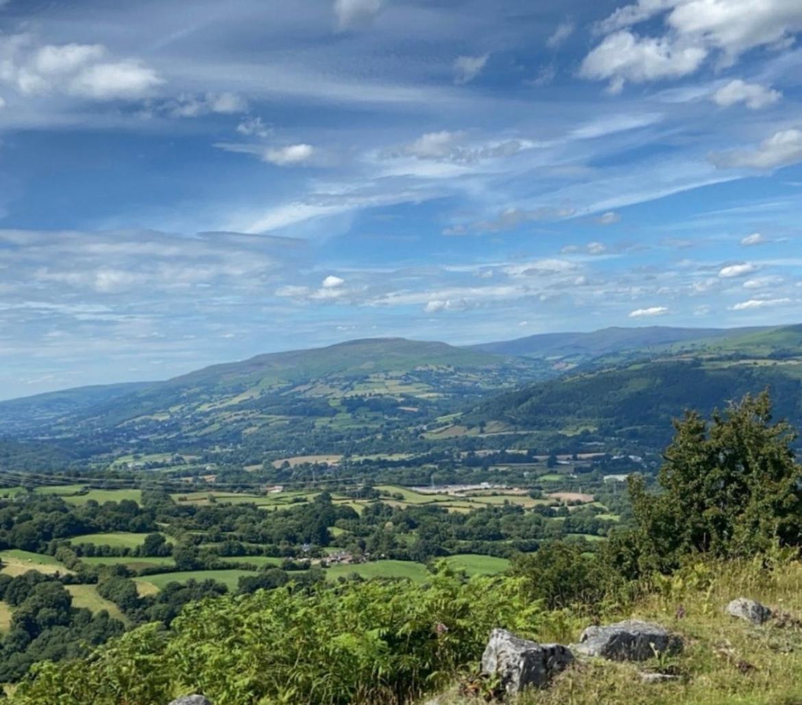 Beautiful 4-Bed Home, Hot Tub & Stunning Views - Abergavenny Exterior foto